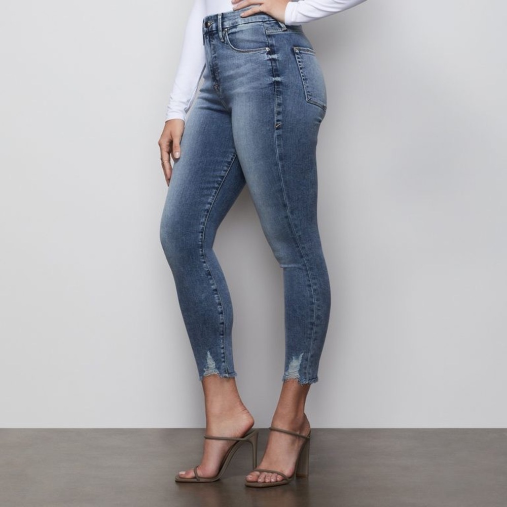 BNWT- Good American Good Waist Crop Fray